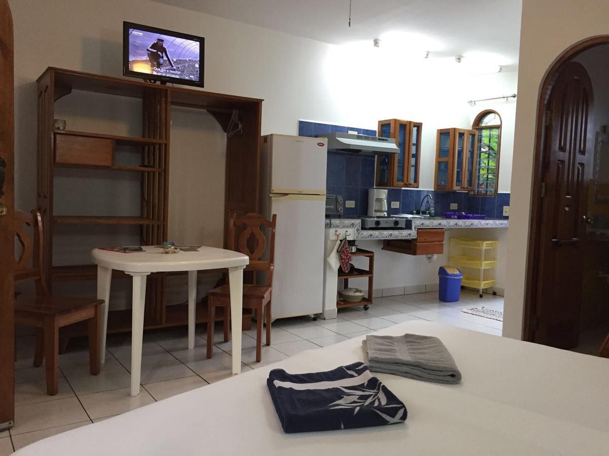 La Perlita Bed & Breakfast Jaco Luaran gambar