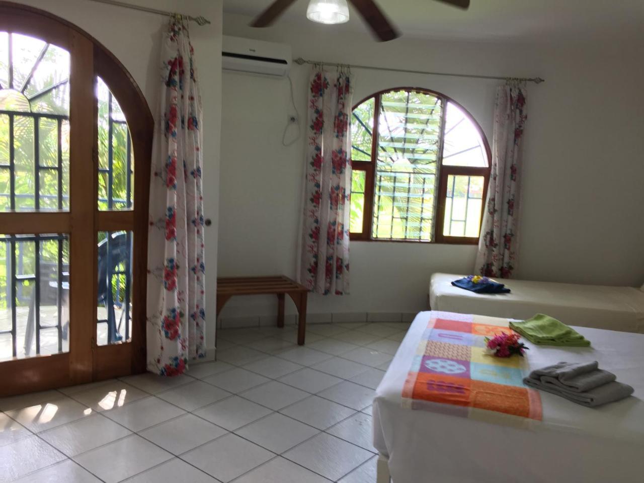 La Perlita Bed & Breakfast Jaco Luaran gambar