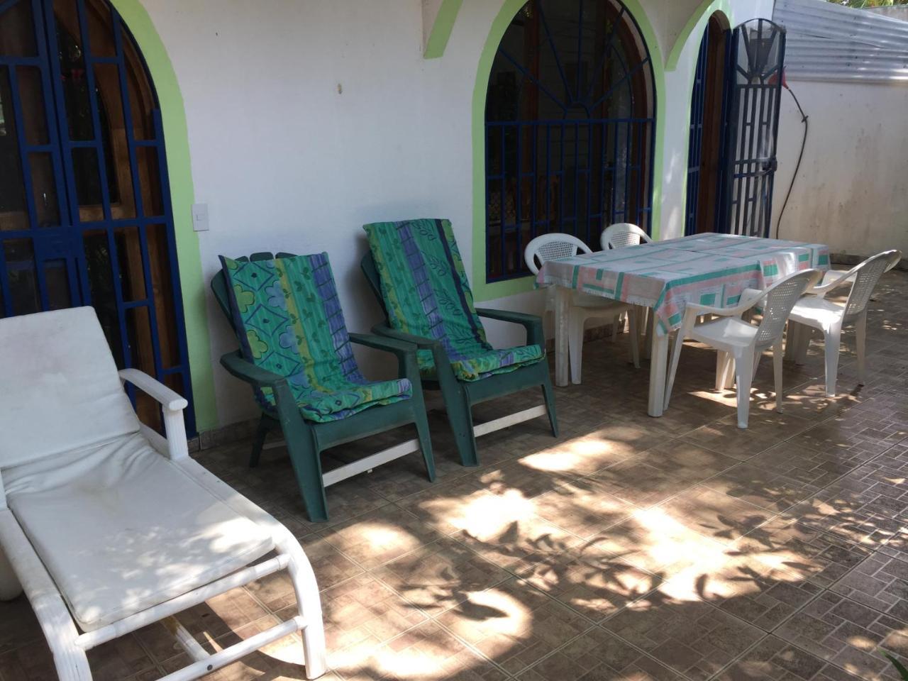 La Perlita Bed & Breakfast Jaco Luaran gambar