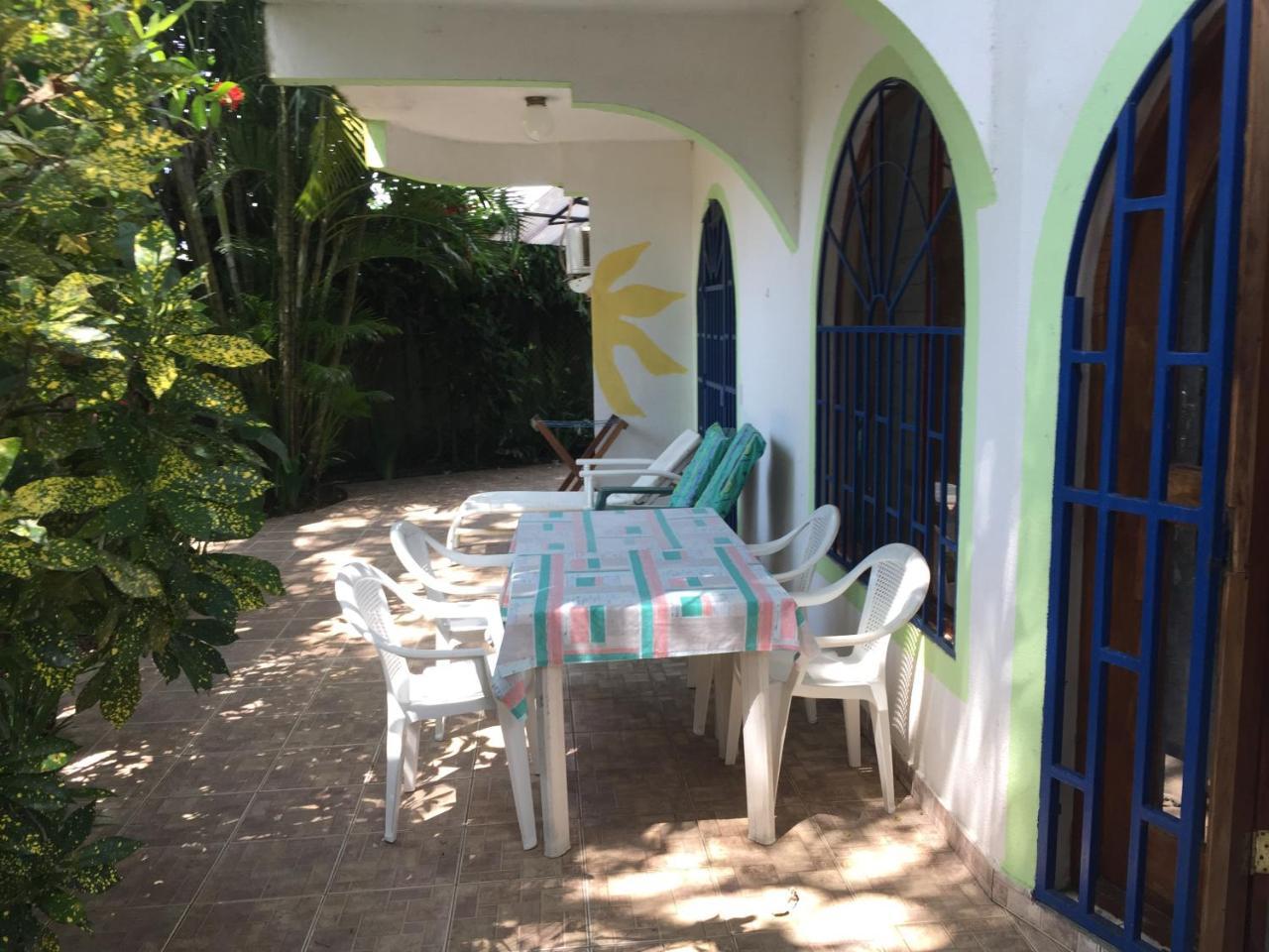 La Perlita Bed & Breakfast Jaco Luaran gambar