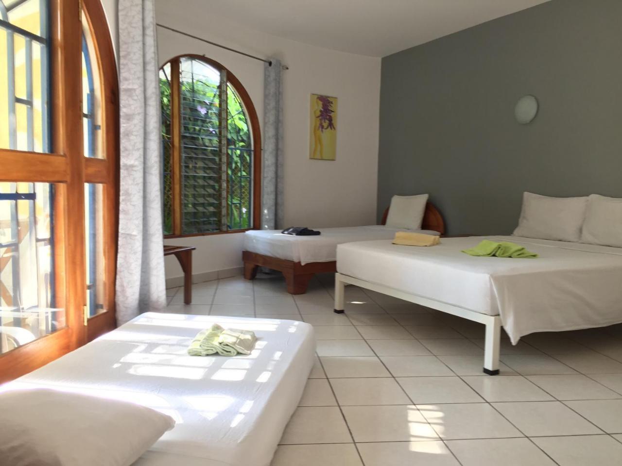 La Perlita Bed & Breakfast Jaco Luaran gambar