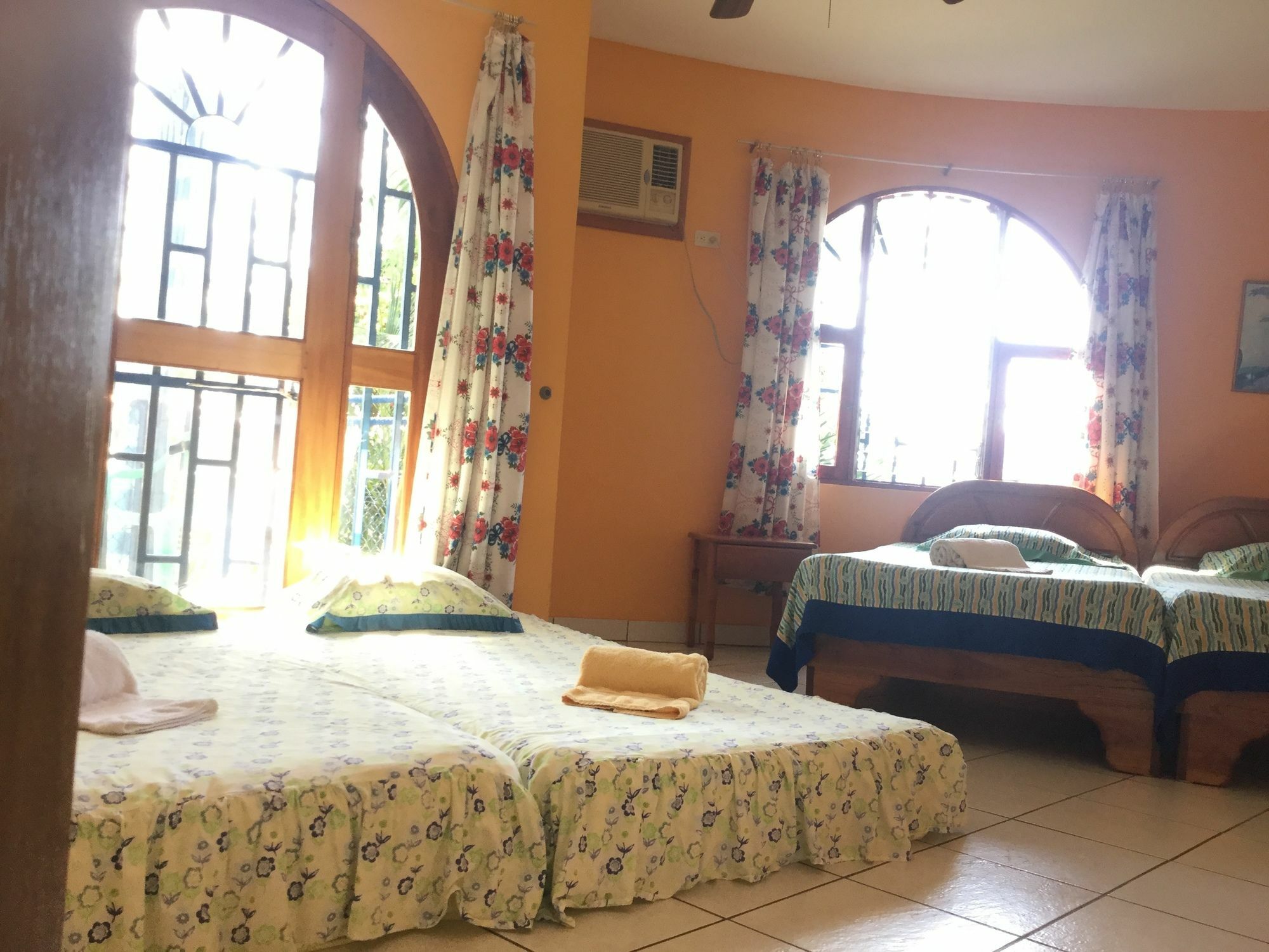 La Perlita Bed & Breakfast Jaco Luaran gambar